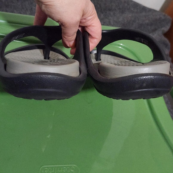 Crocs Flip Flops Size M7/W9 🌟Almost New🌟 - Picture 4 of 4